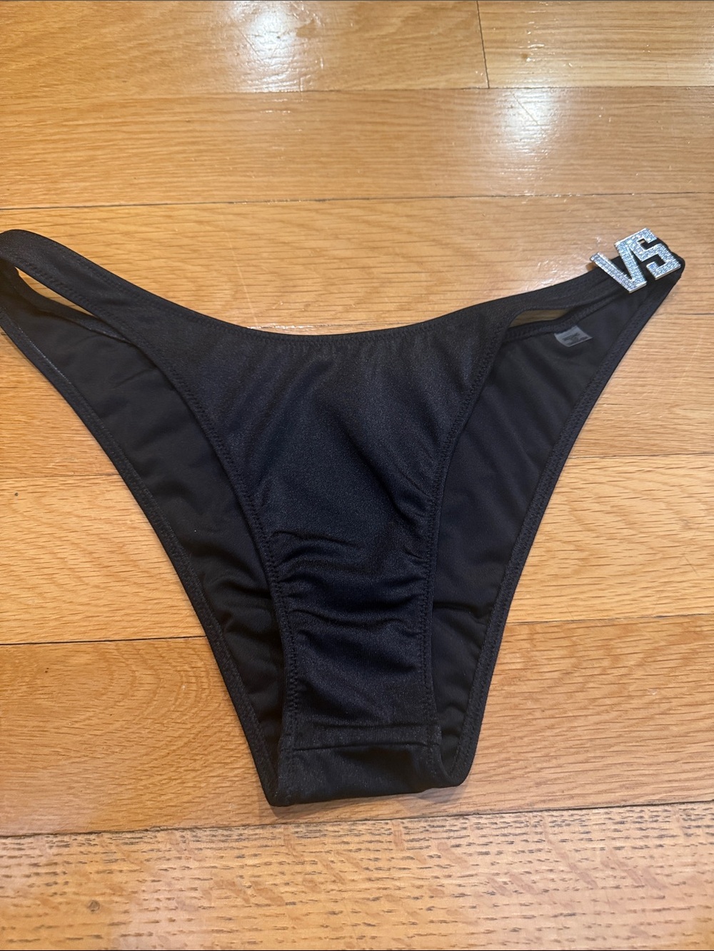 NWOT Victoria Secret underwear size medium.